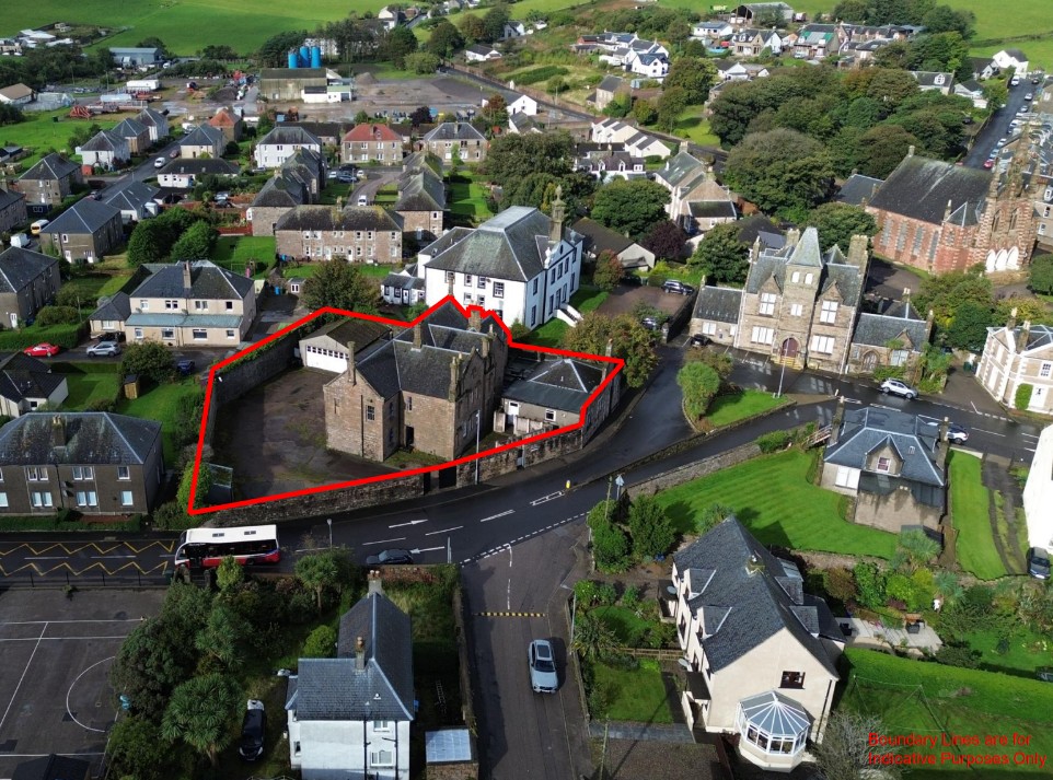 The former Campbeltown police station is set to go under the hammer in a live-streamed commercial property auction on 30th October at 2:30pm with a guide price of £45,000.